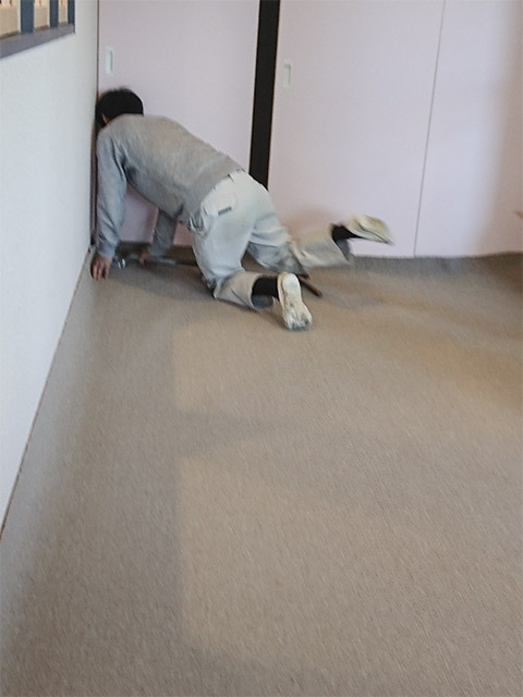 内装工事／カーペット敷き込み