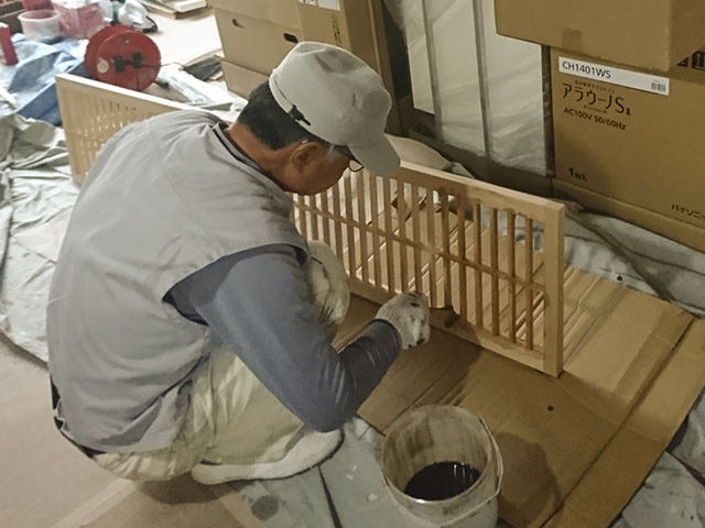 内装仕上げ／塗装作業中