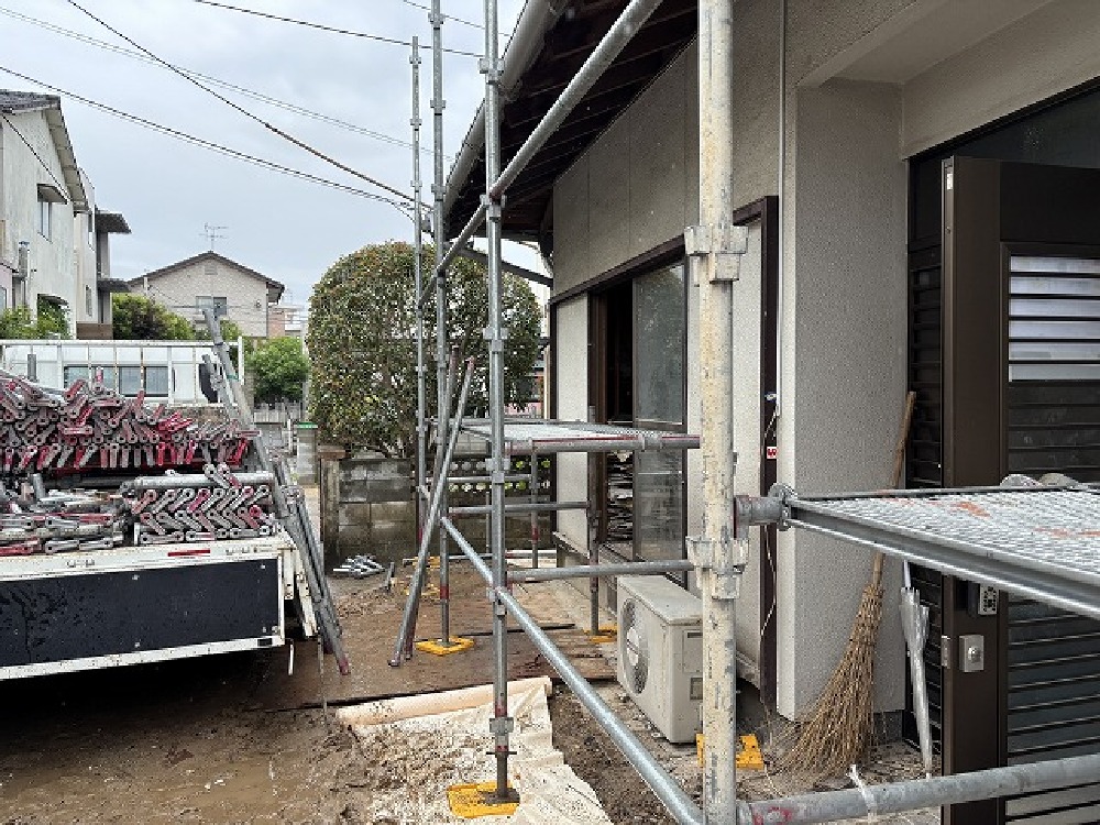 足場が立ちます