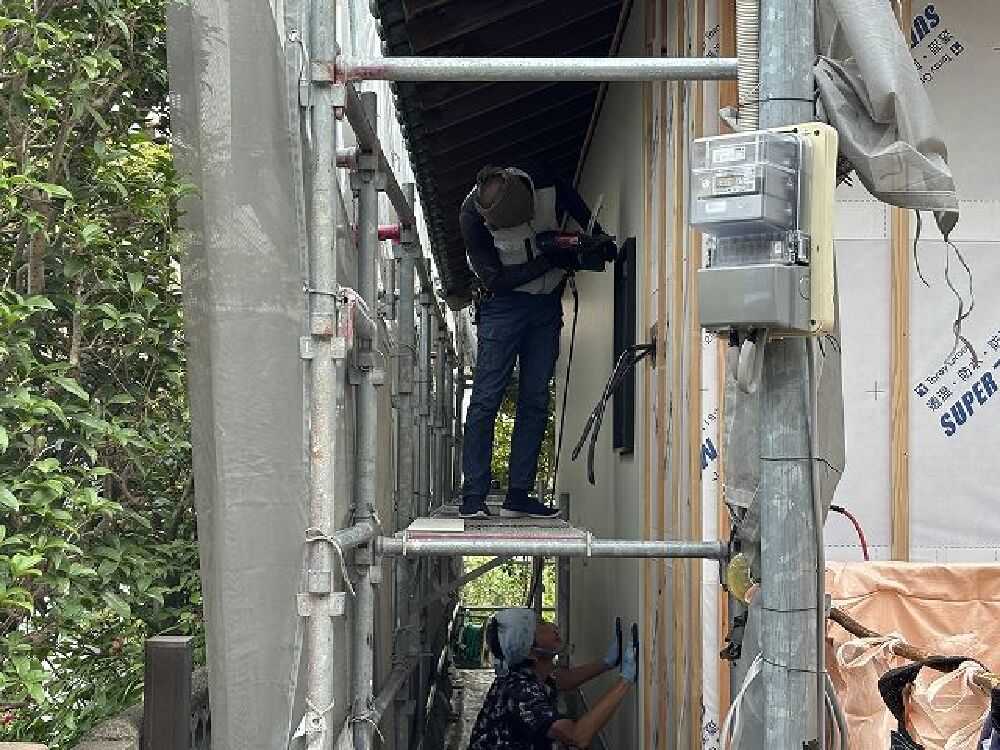 外装工事進んでいます
